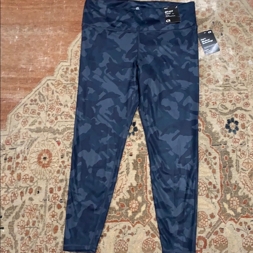 NWT Gap GFast Legging - Navy Camo print